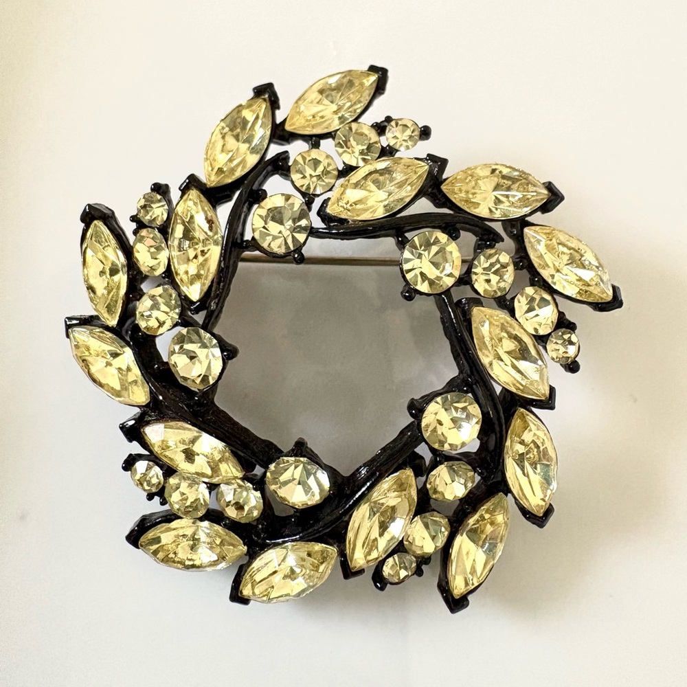 Vintage Canary Yellow Crystals set in Black Brooch in Mint Condition